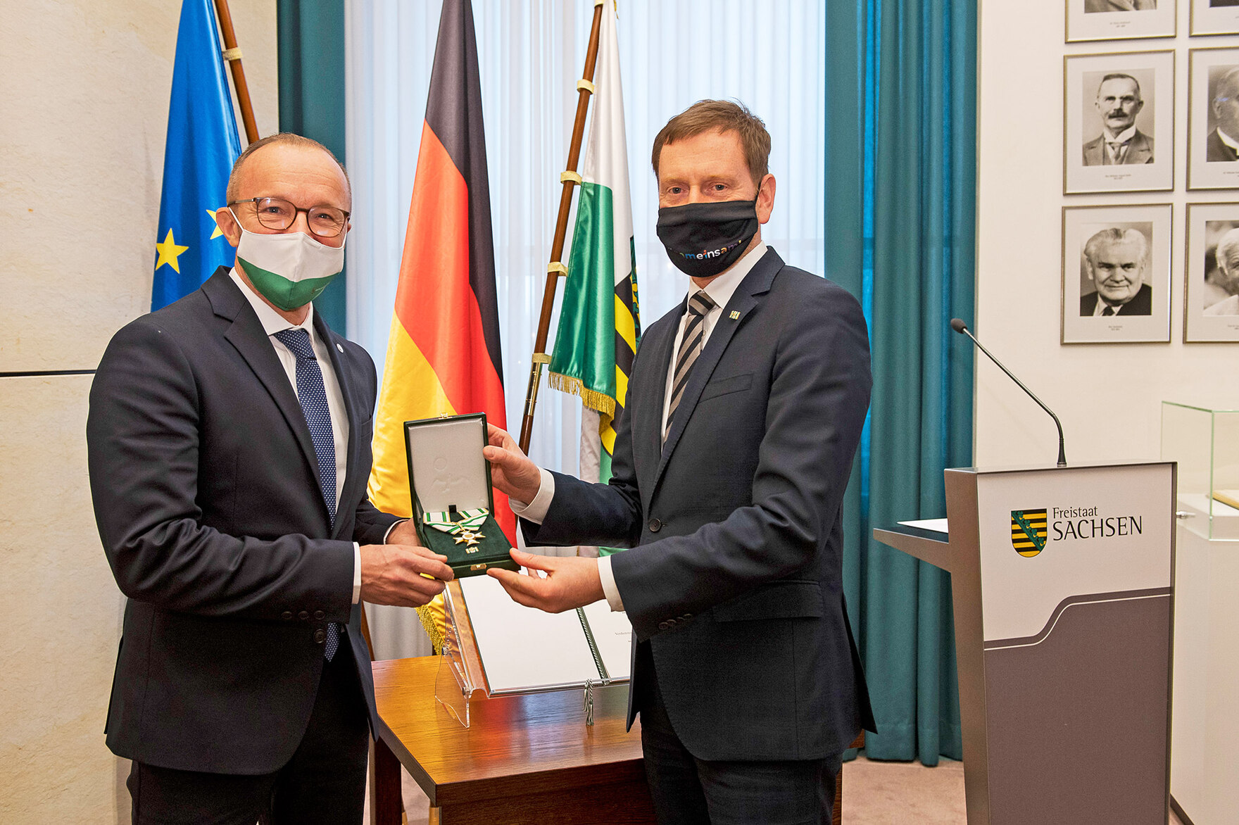 Das Bild zeigt Ministerpräsident Michael Kretschmer mit dem Historiker, Philosophen und Publizisten Dr. Thomas Kunze.